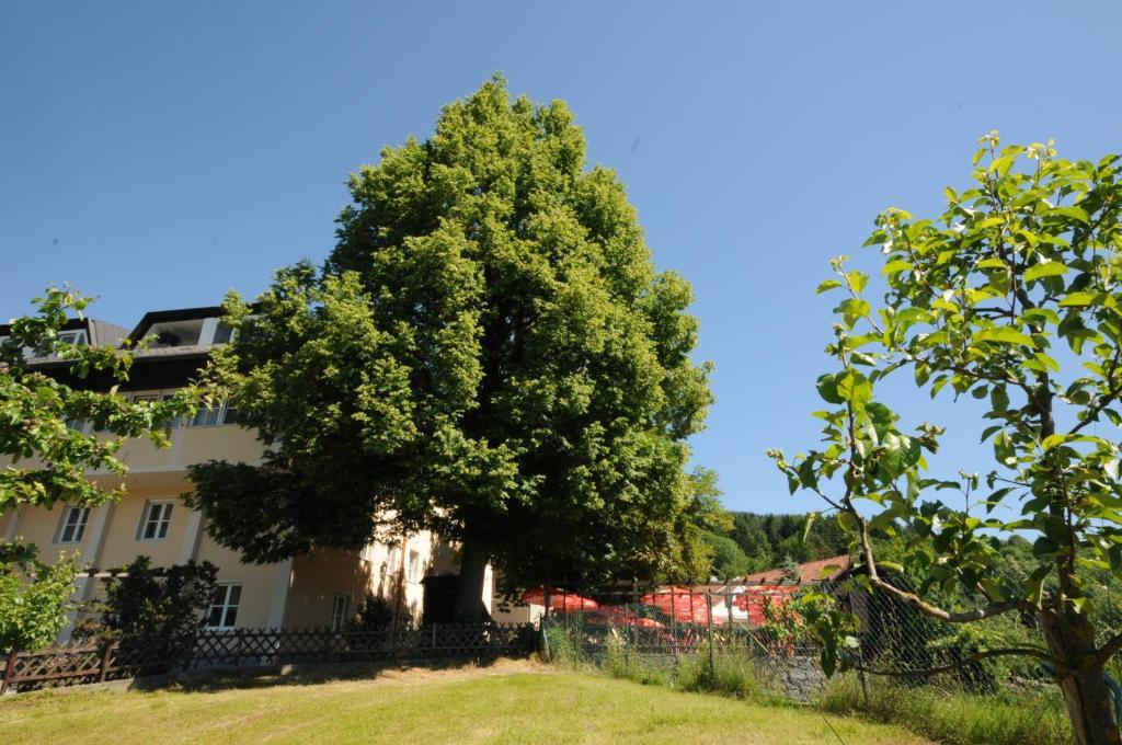 Hôtel Gasthof Bacher à Villach Extérieur photo