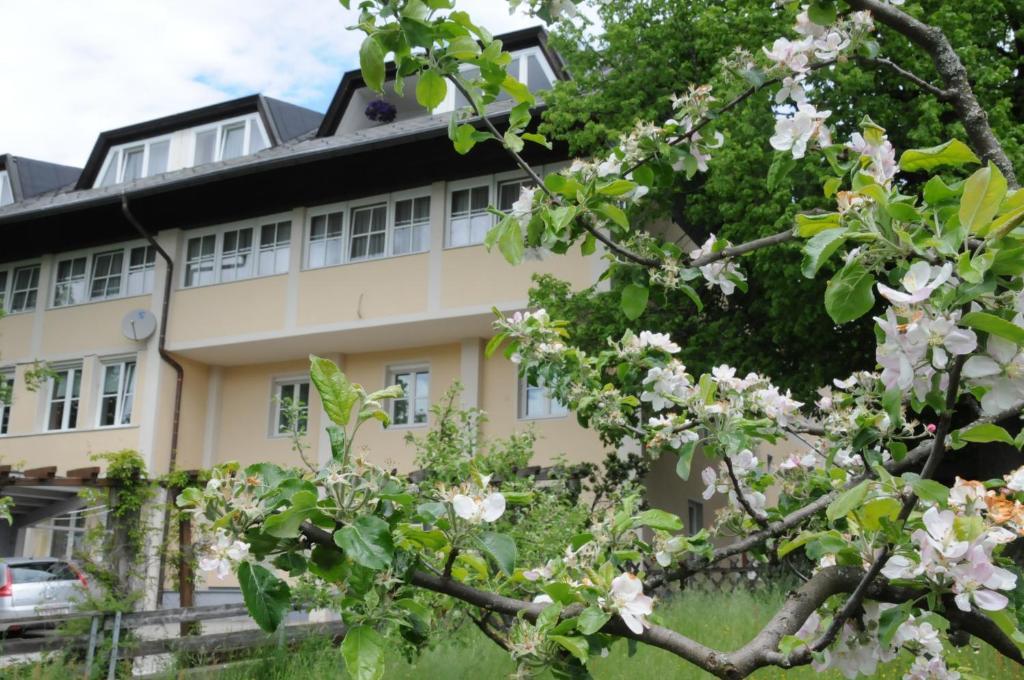 Hôtel Gasthof Bacher à Villach Extérieur photo